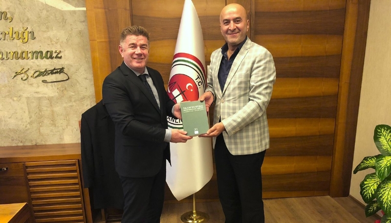 MÜT. HYT. BŞK.MIZDAN BÖLGE BAŞSAVCISI ABDULLAH GÜNDÜZ BEYE HEDİYE TAKDİMİ.. 