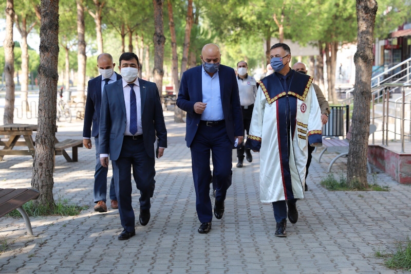 MÜTEVELLİ HEYET BAŞKANIMIZA TEVDİ EDİLEN FAHRİ DOKTORA TÖRENİNDEN KARELER.. 