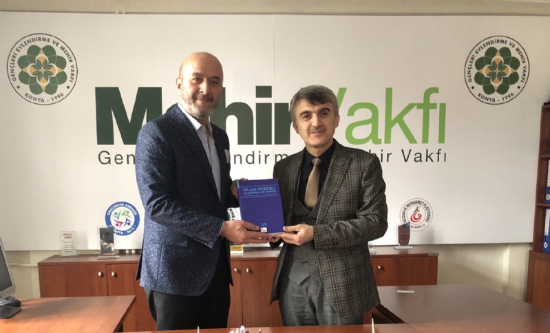 MÜT. HYT. BŞK.MIZ´DAN PROF.DR. KAZIM UYSAL BEYE HEDİYE TAKDİMİ.. 