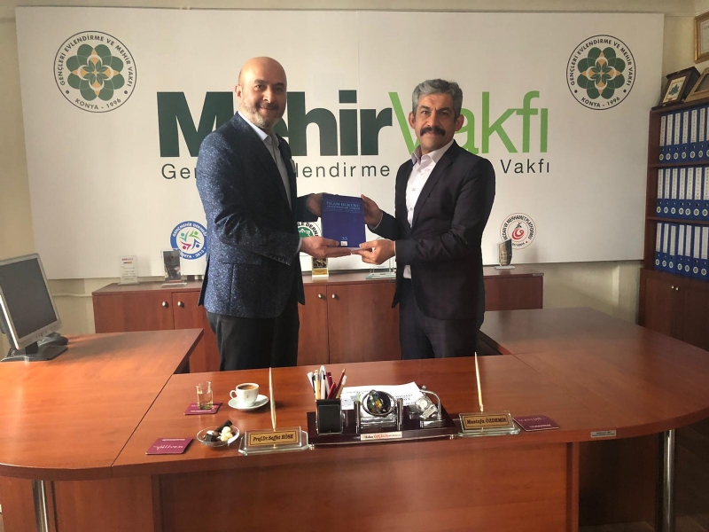 MÜT. HYT. BŞK.MIZ´DAN PROF. DR. ŞAH MURAT ARIK BEYE HEDİYE TAKDİMİ.. 