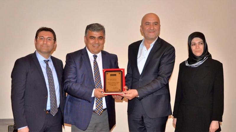 Konya/Ereğli Bel.Bşk. Özkan ÖZGÜVEN´den Vakfımıza Plaket 